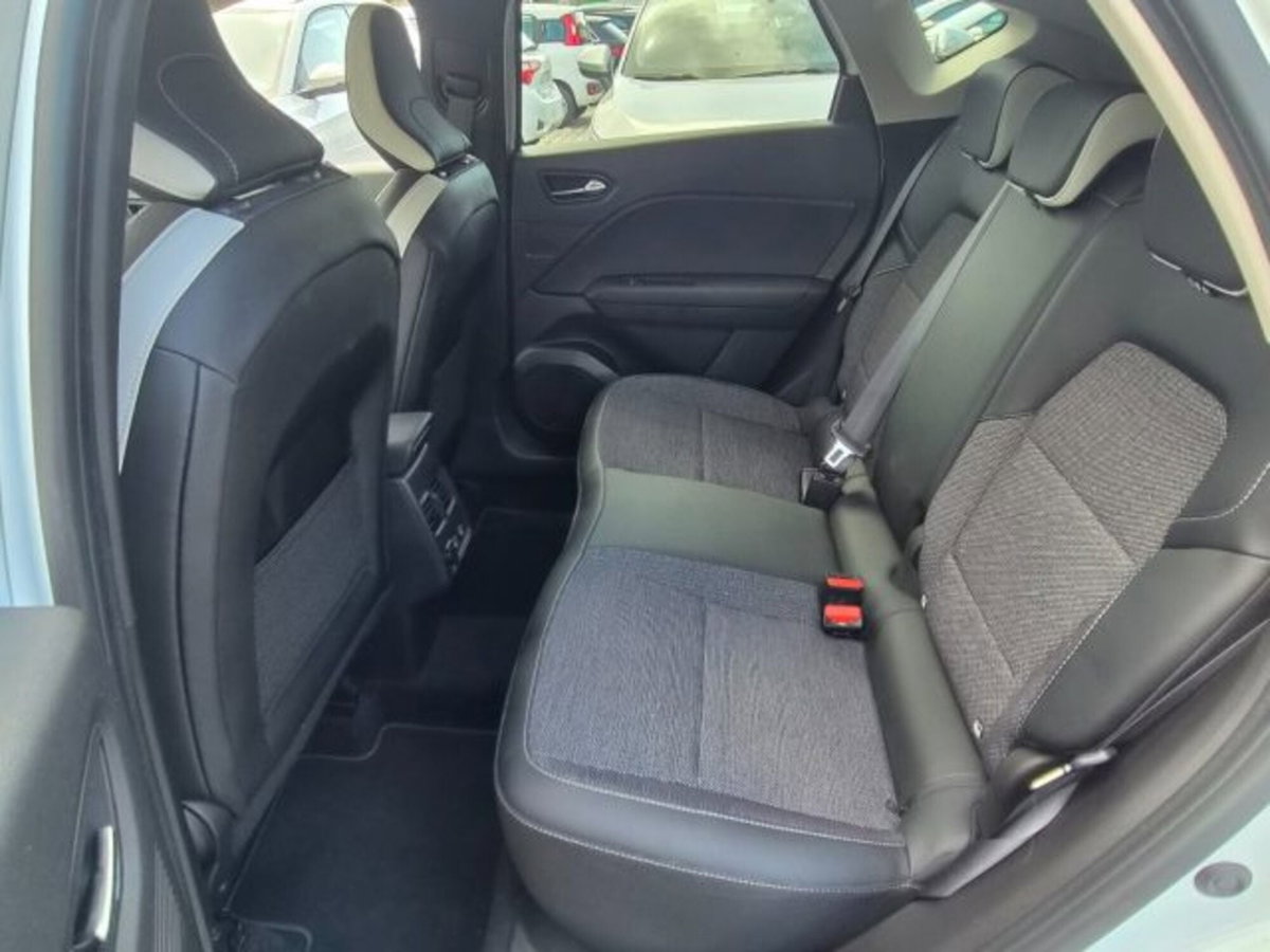 Renault Captur Plug-in Hybrid E-Tech 160 CV Techno (10)