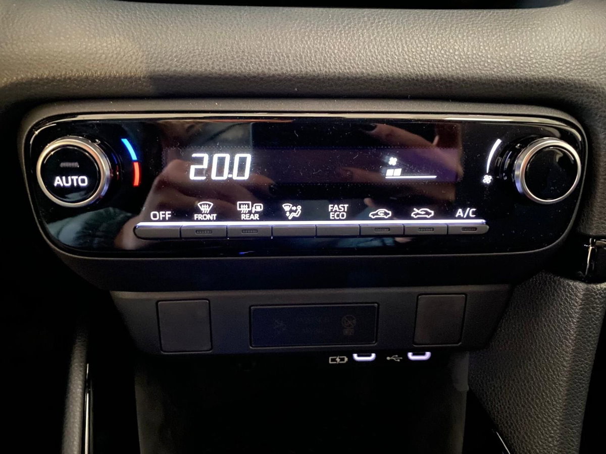 Toyota Yaris 1.5 Hybrid 5 porte Trend (16)