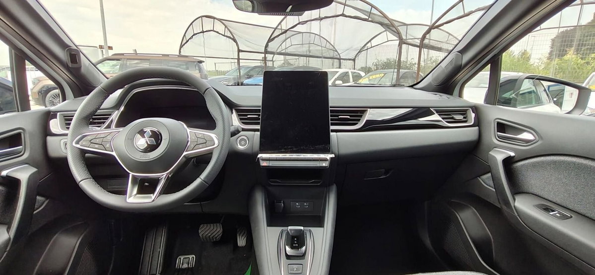 Mitsubishi Grandis 1.8 hev Intense AT (9)