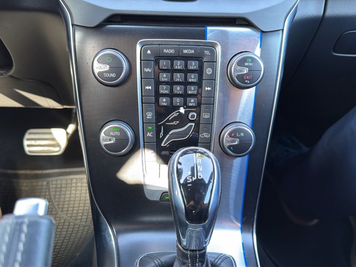 Volvo V40 D4 Geartronic R-design Momentum (11)