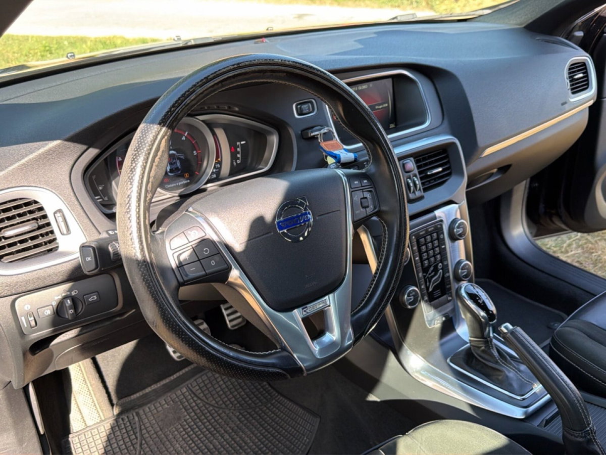Volvo V40 D4 Geartronic R-design Momentum (7)