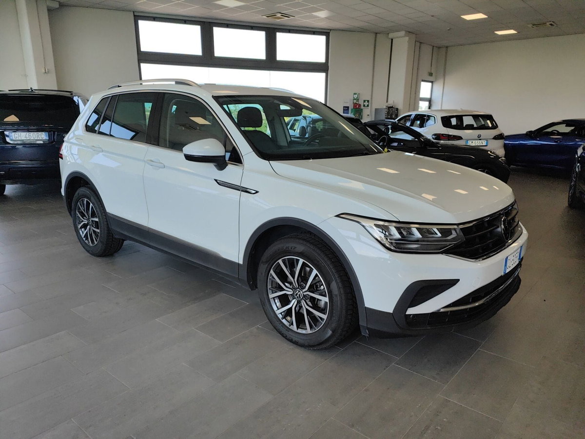Volkswagen Tiguan 2.0 TDI 150 CV SCR DSG 4MOTION Life (2)