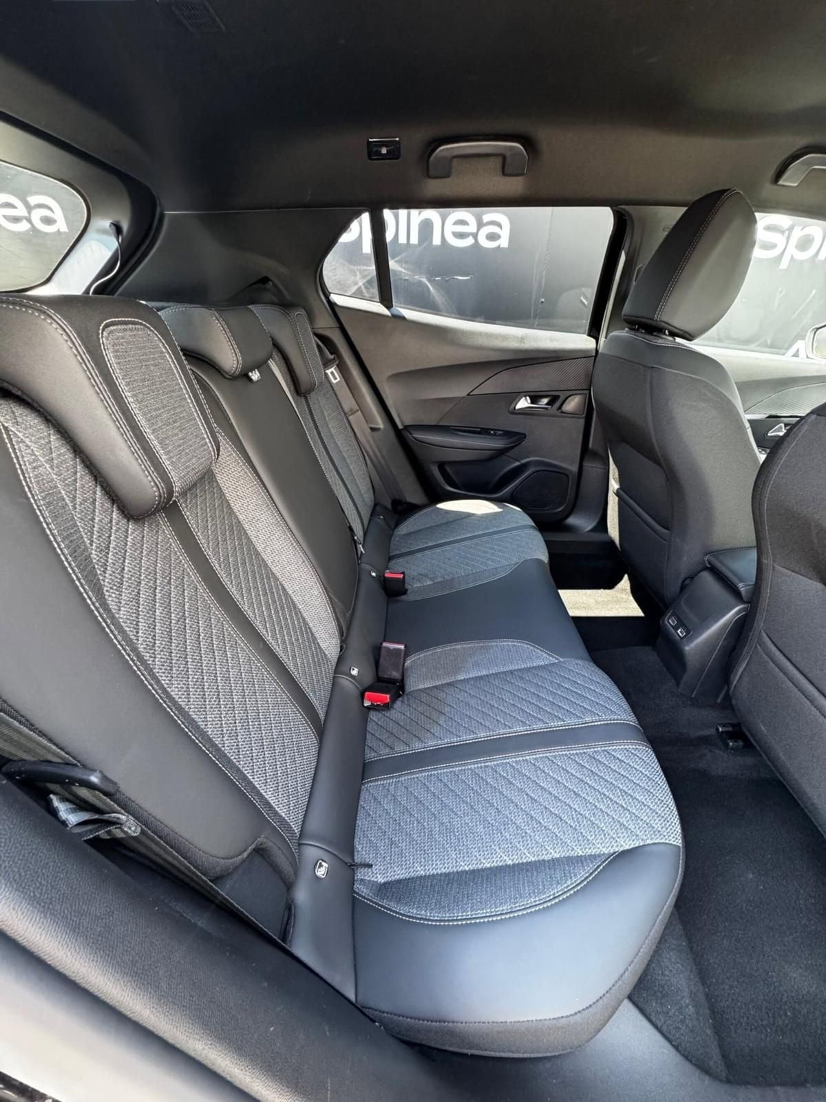 Peugeot 2008 1.2 hybrid Allure 145cv e-dcs6 (12)