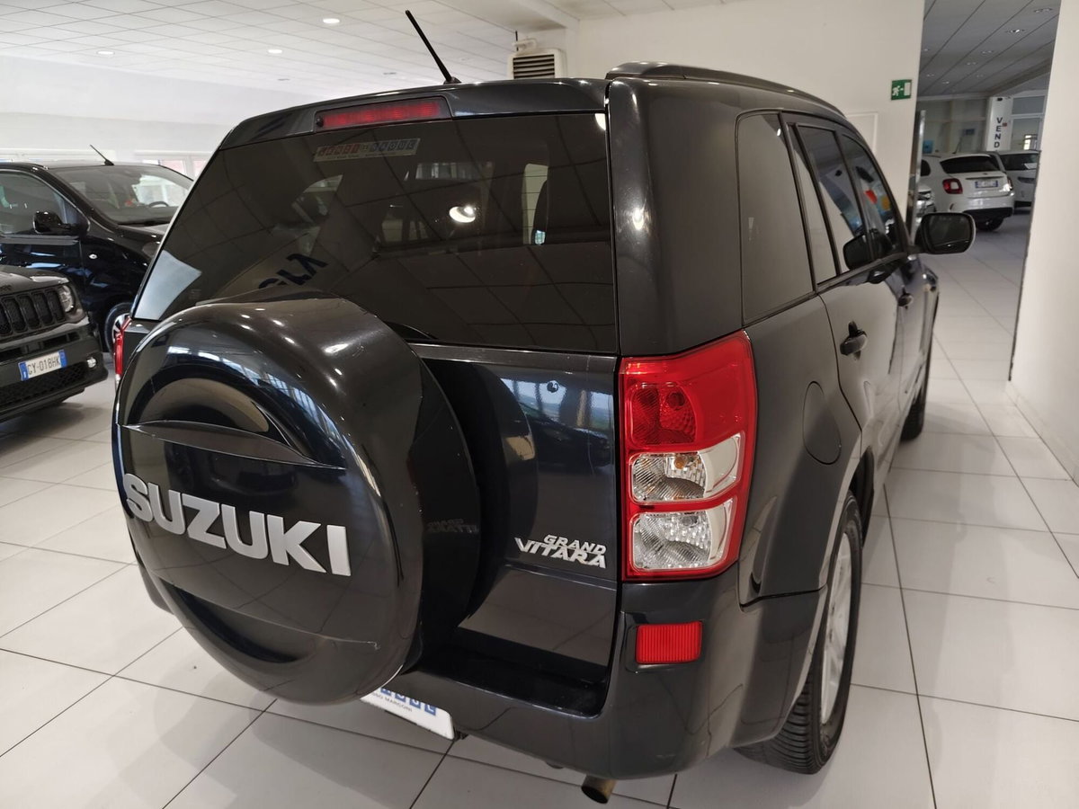 Suzuki Grand Vitara 1.9 DDiS 5 porte Crossover (12)