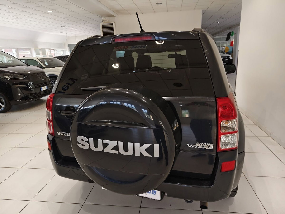 Suzuki Grand Vitara 1.9 DDiS 5 porte Crossover (14)