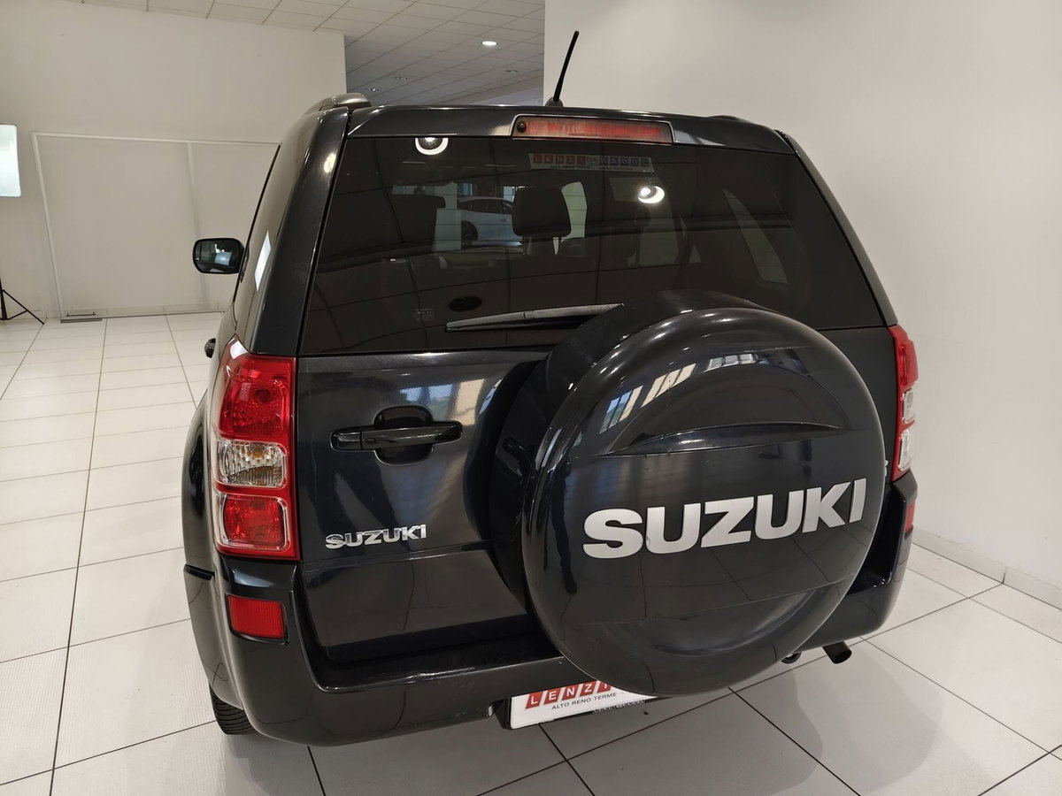 Suzuki Grand Vitara 1.9 DDiS 5 porte Crossover (18)