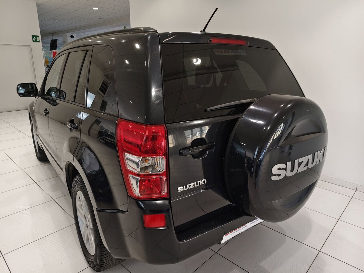 Suzuki Grand Vitara 1.9 DDiS 5 porte Crossover (20)