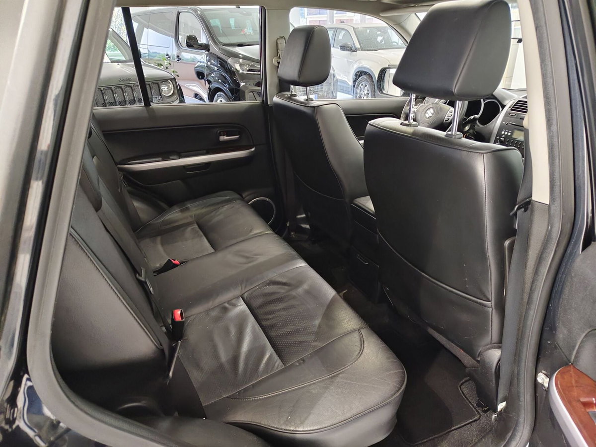 Suzuki Grand Vitara 1.9 DDiS 5 porte Crossover (5)