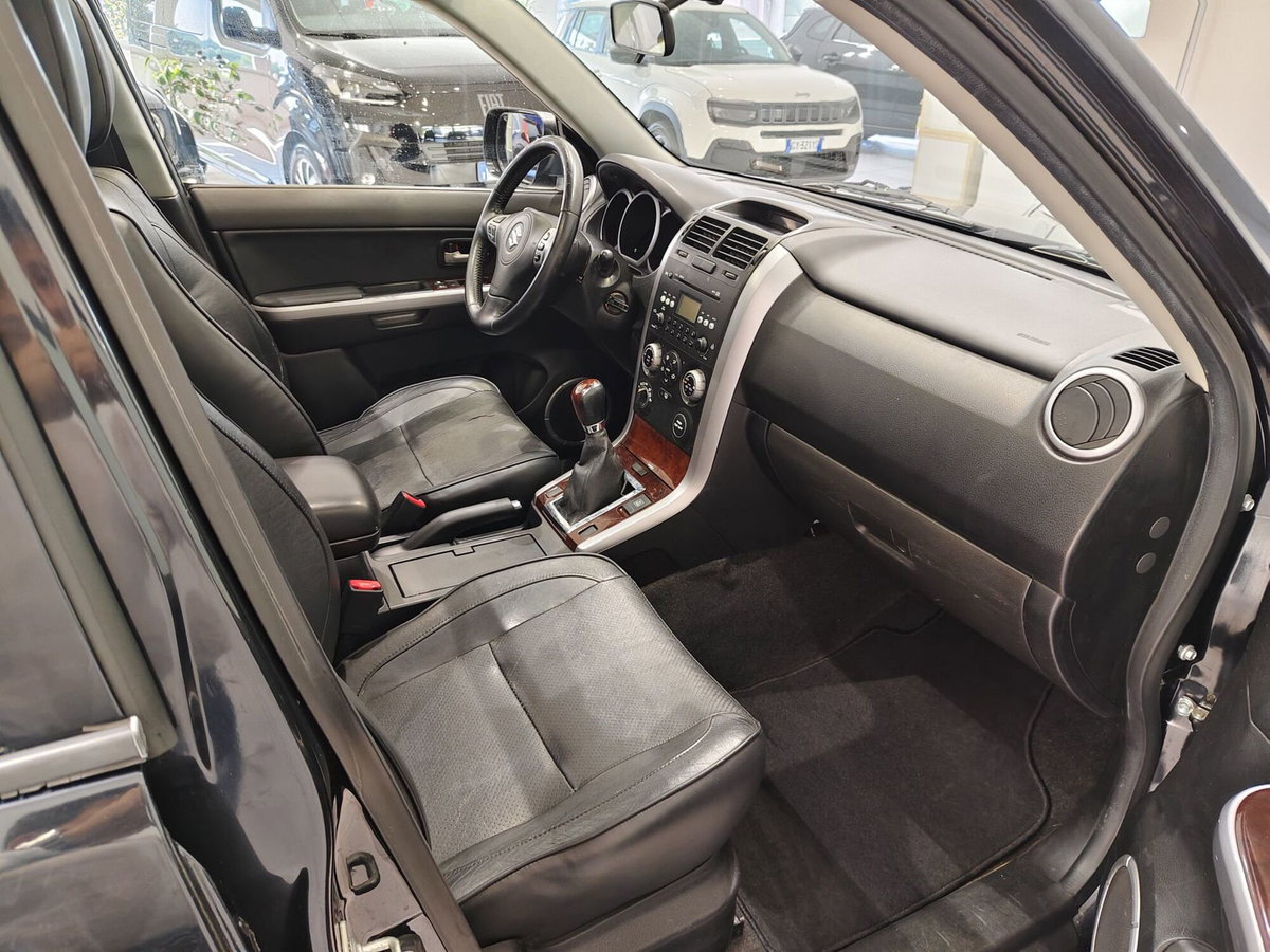 Suzuki Grand Vitara 1.9 DDiS 5 porte Crossover (6)