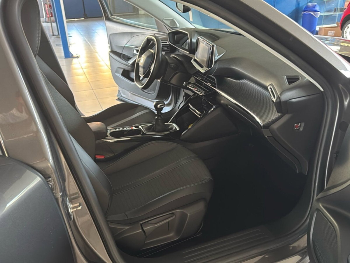 Peugeot 2008 PureTech 130 S&S Allure Pack (12)
