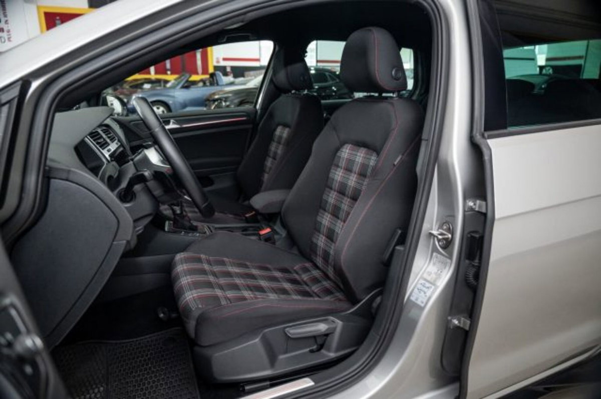 Volkswagen Golf 2.0 tsi GTI MT Ultimate 245cv (3)