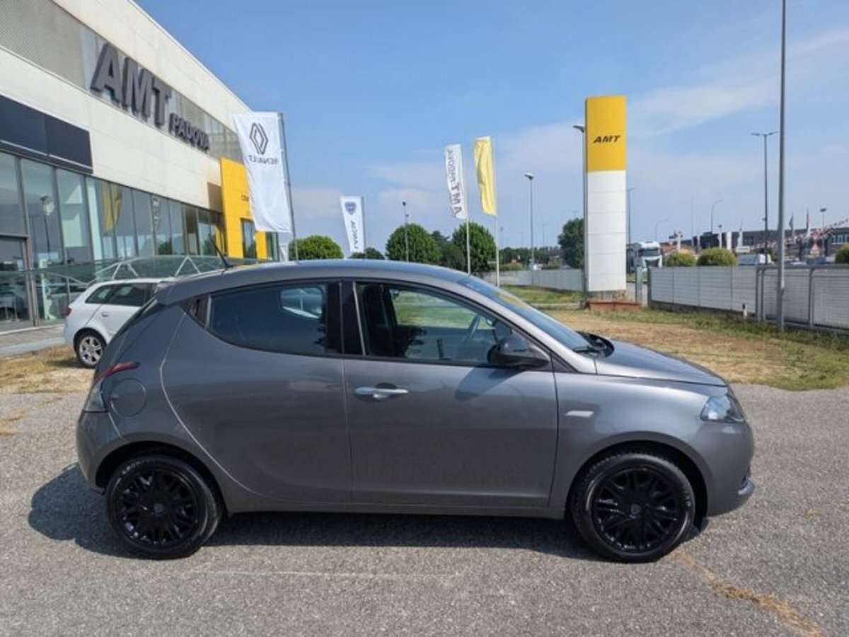 Lancia Ypsilon 1.2 69 CV 5 porte GPL Gold Plus (2)