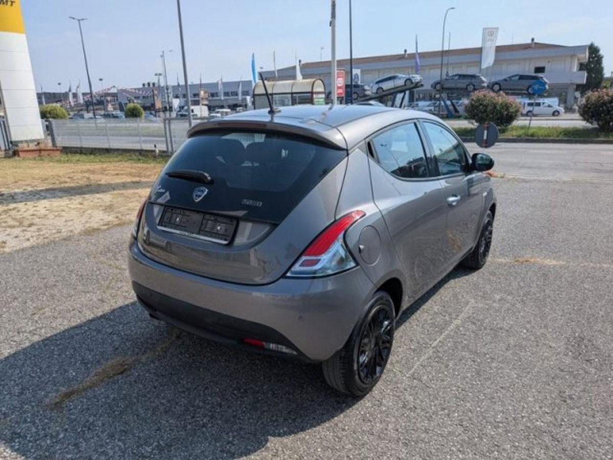 Lancia Ypsilon 1.2 69 CV 5 porte GPL Gold Plus (5)