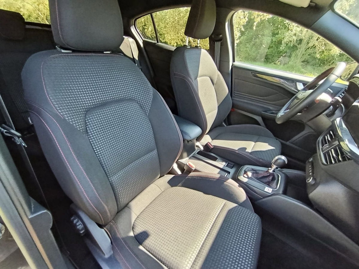 Ford Focus 1.0t ecoboost h ST-Line X 125cv (12)