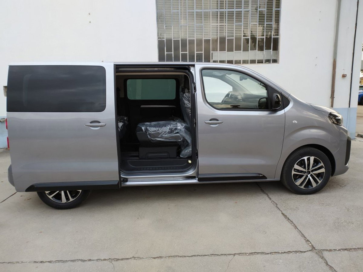 Peugeot Traveller BlueHDi 180 S&S EAT8 Long Business (15)