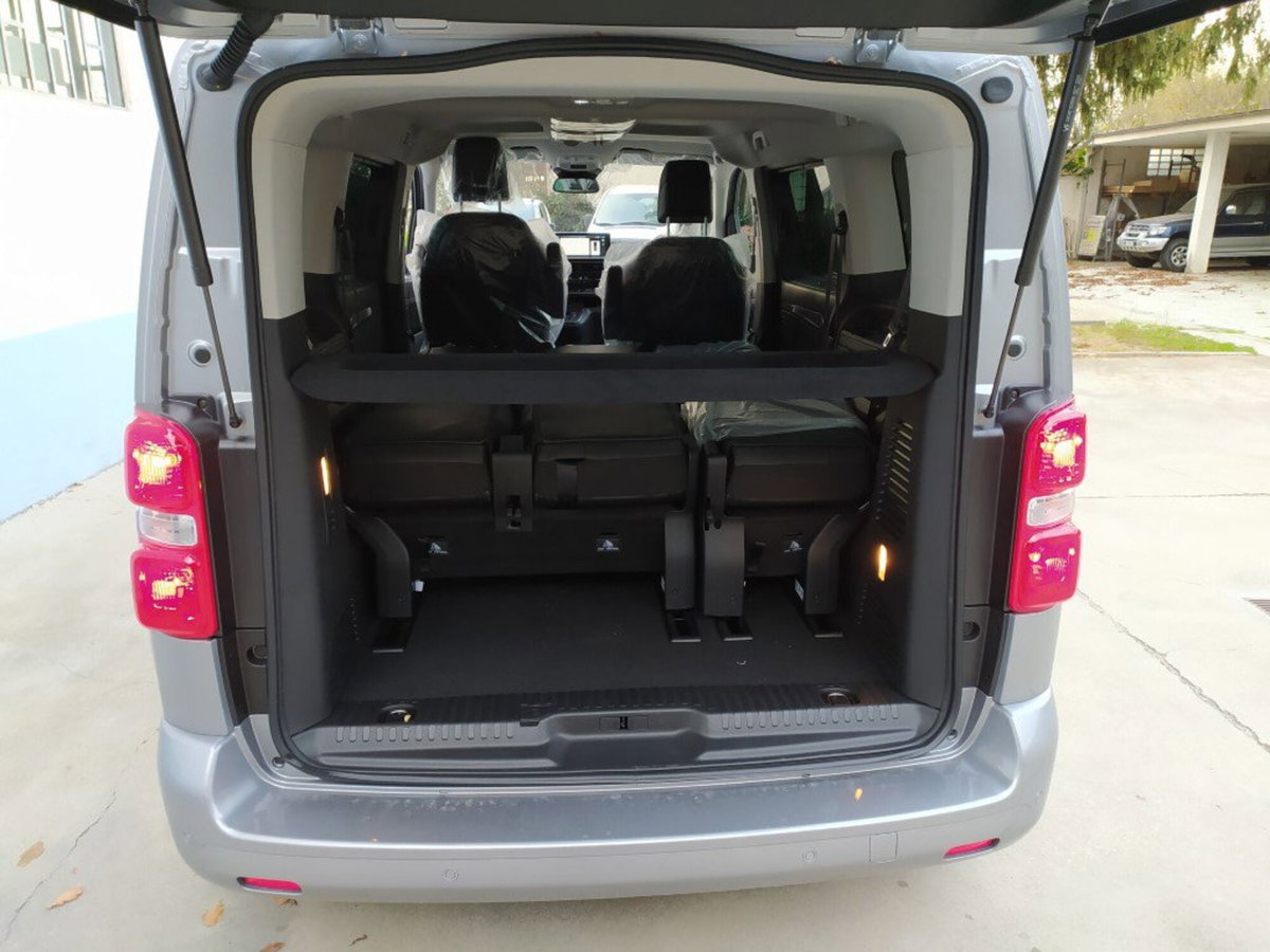 Peugeot Traveller BlueHDi 180 S&S EAT8 Long Business (10)
