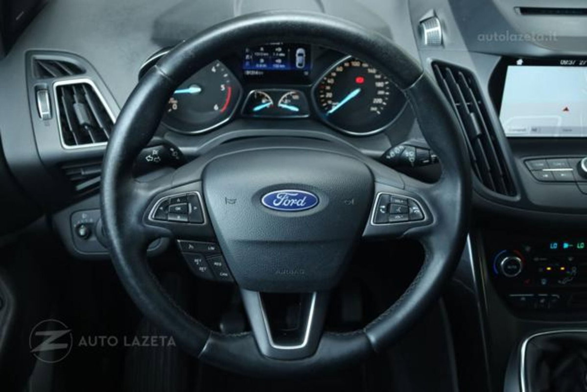 Ford Kuga 2.0 TDCI 150 CV S&S 4WD Titanium X (14)