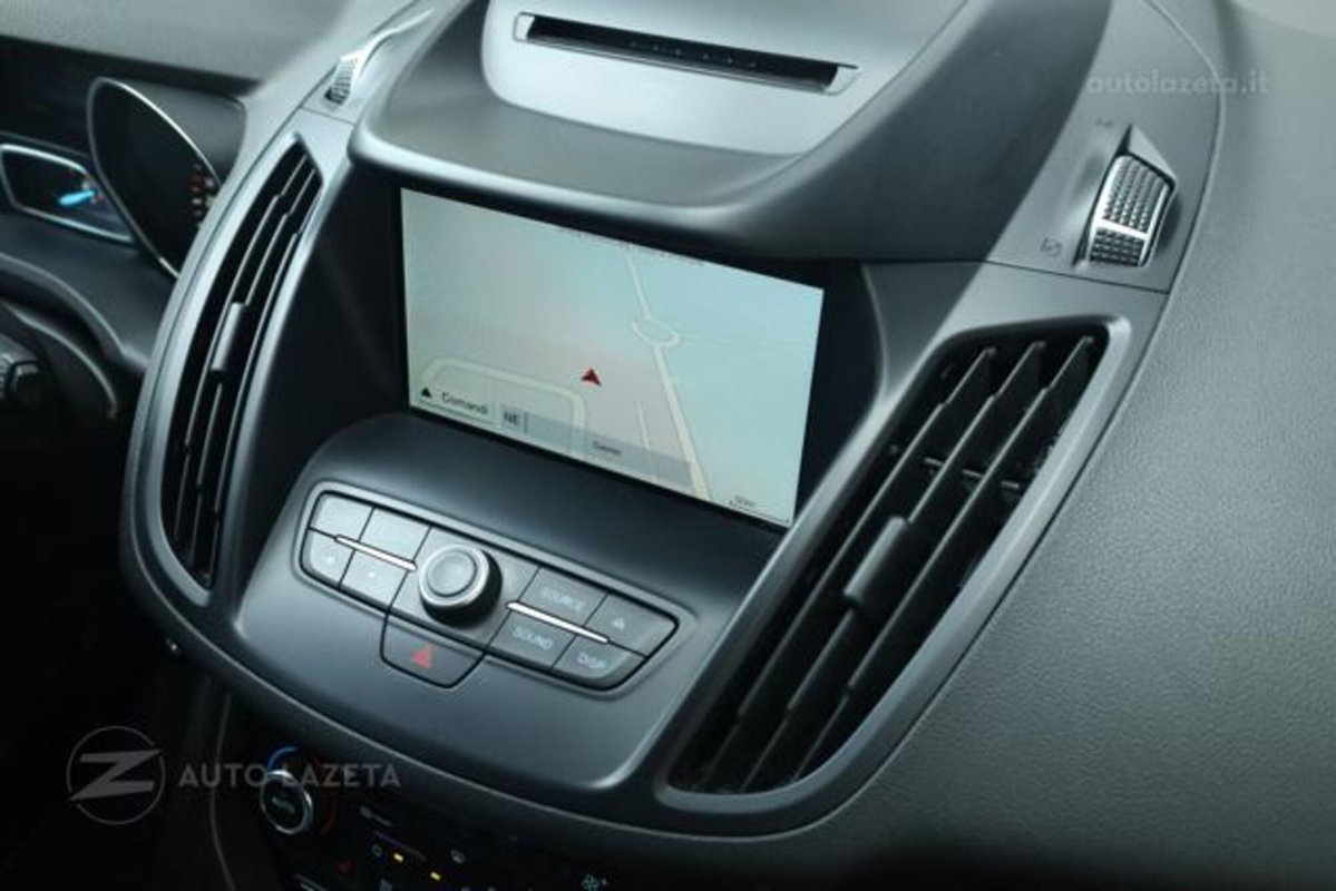 Ford Kuga 2.0 TDCI 150 CV S&S 4WD Titanium X (7)