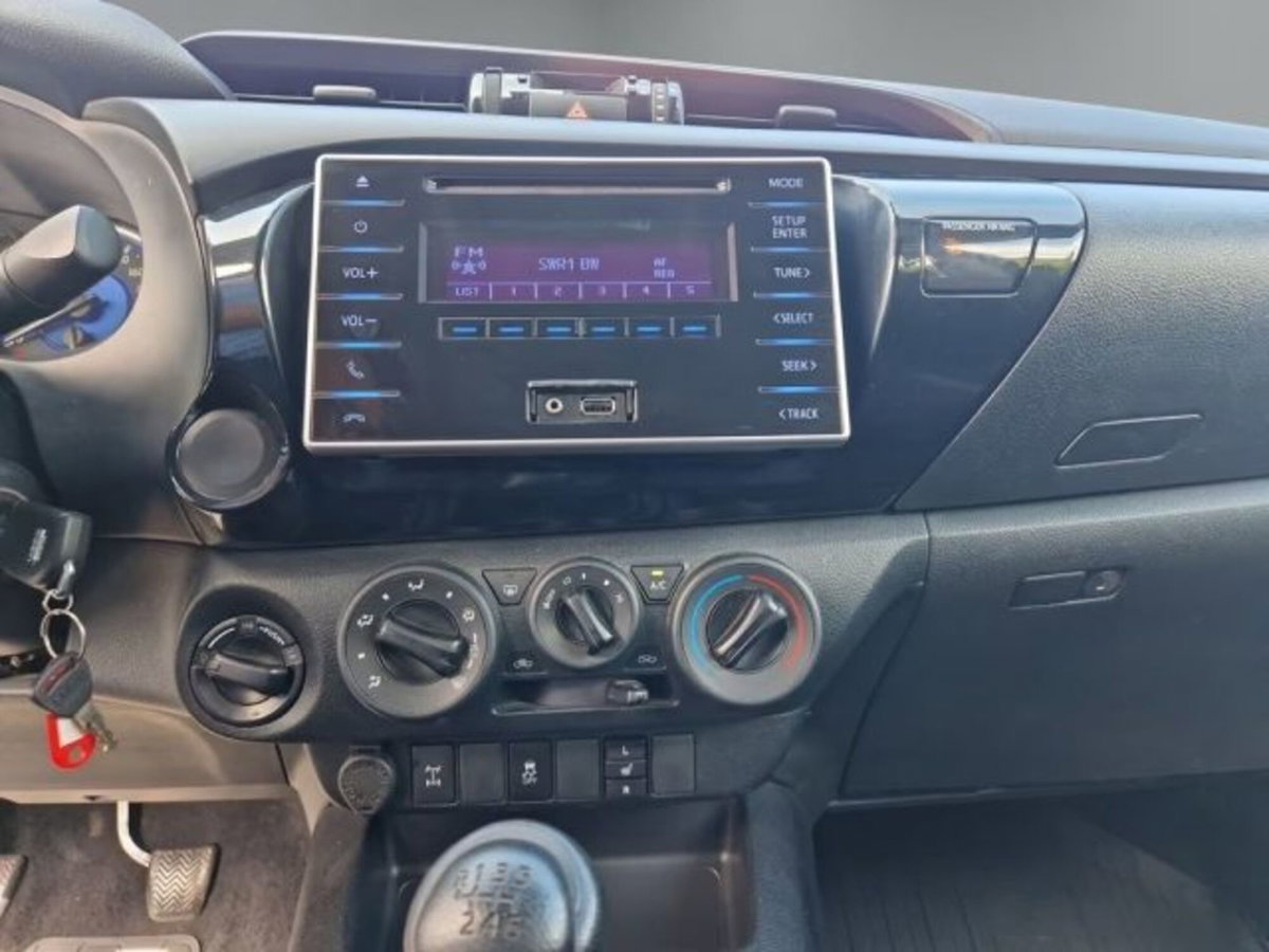 Toyota Hilux 2.D-4D 4WD porte Double Cab Lounge (12)
