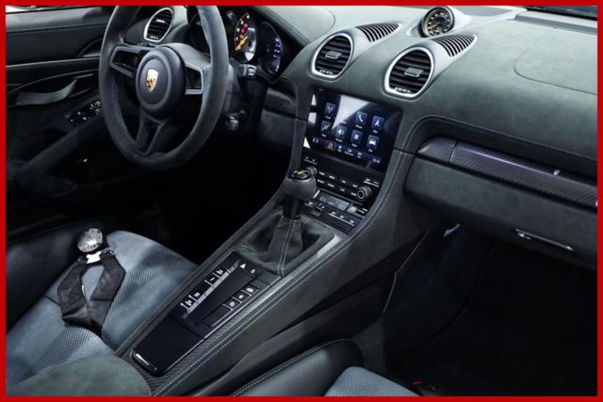 Porsche 718 Cayman  Cayman 4.0 GT4 RS pdk (14)