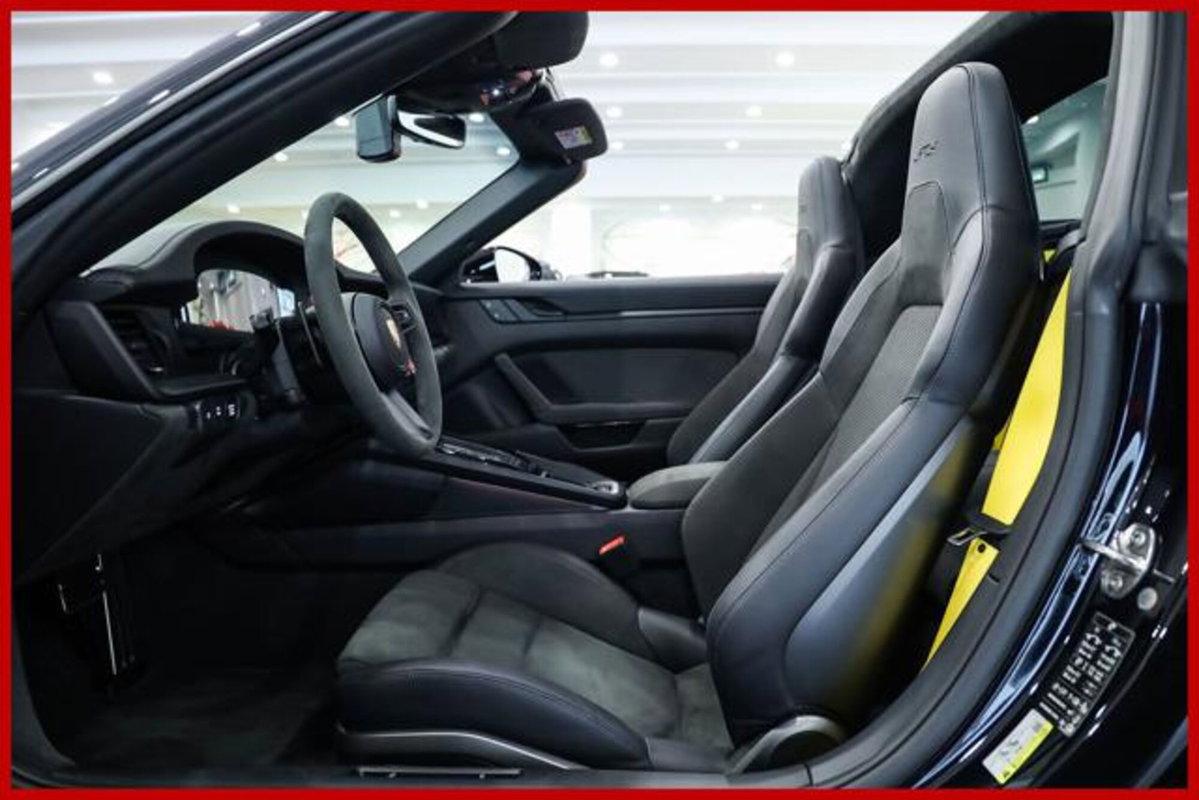 Porsche 911 Cabrio Targa 3.6 4 GTS auto (10)