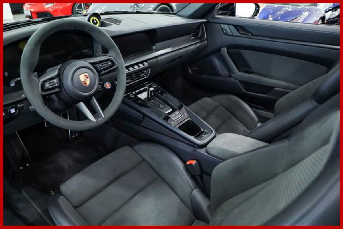 Porsche 911 Cabrio Targa 3.6 4 GTS auto (11)