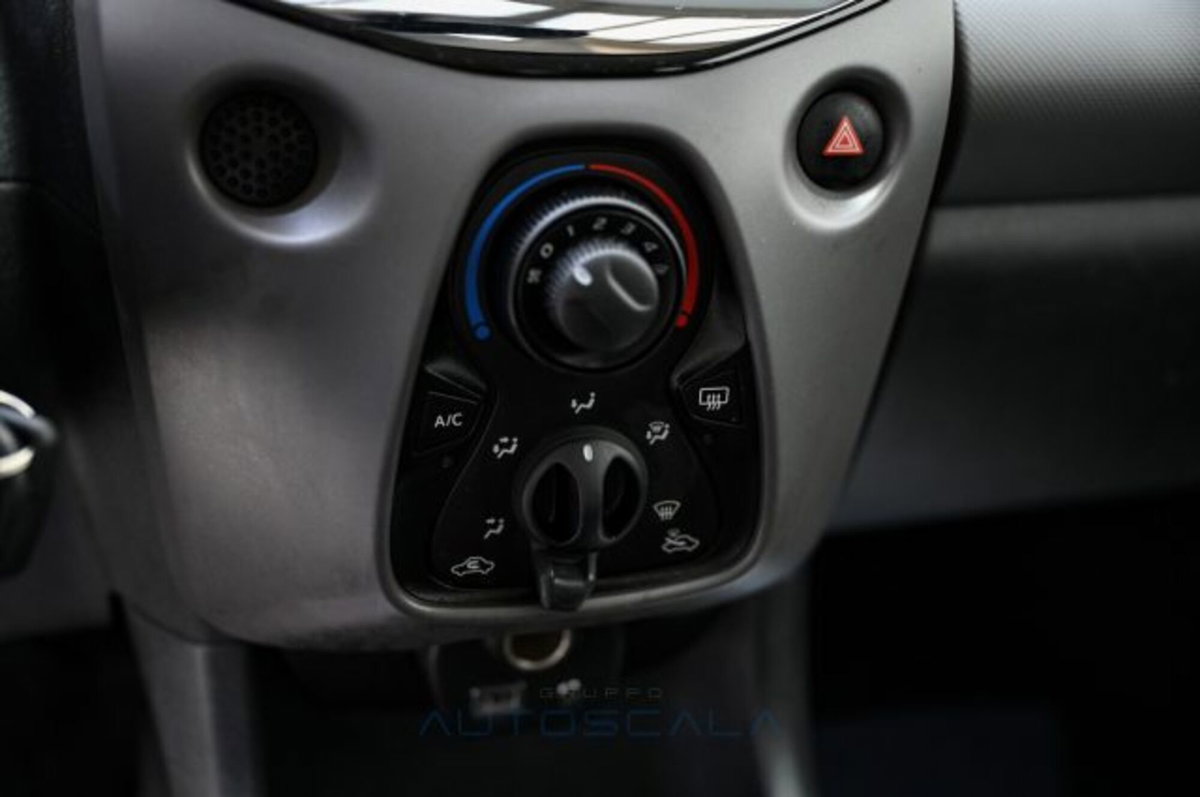 Peugeot 108 72 5 porte Active (14)