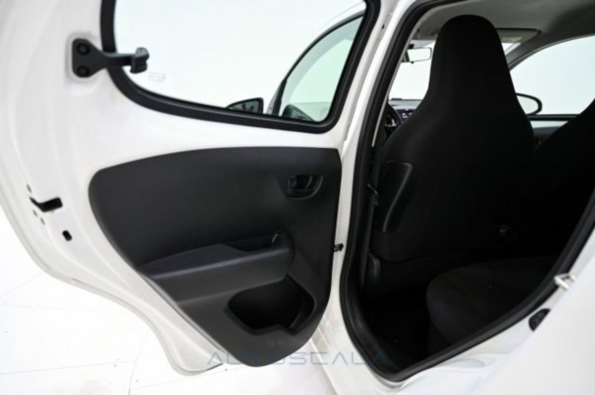 Peugeot 108 72 5 porte Active (17)