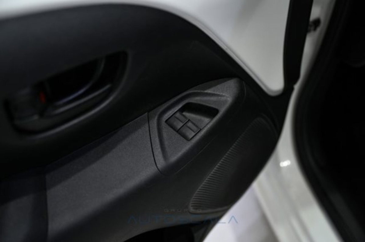 Peugeot 108 72 5 porte Active (9)