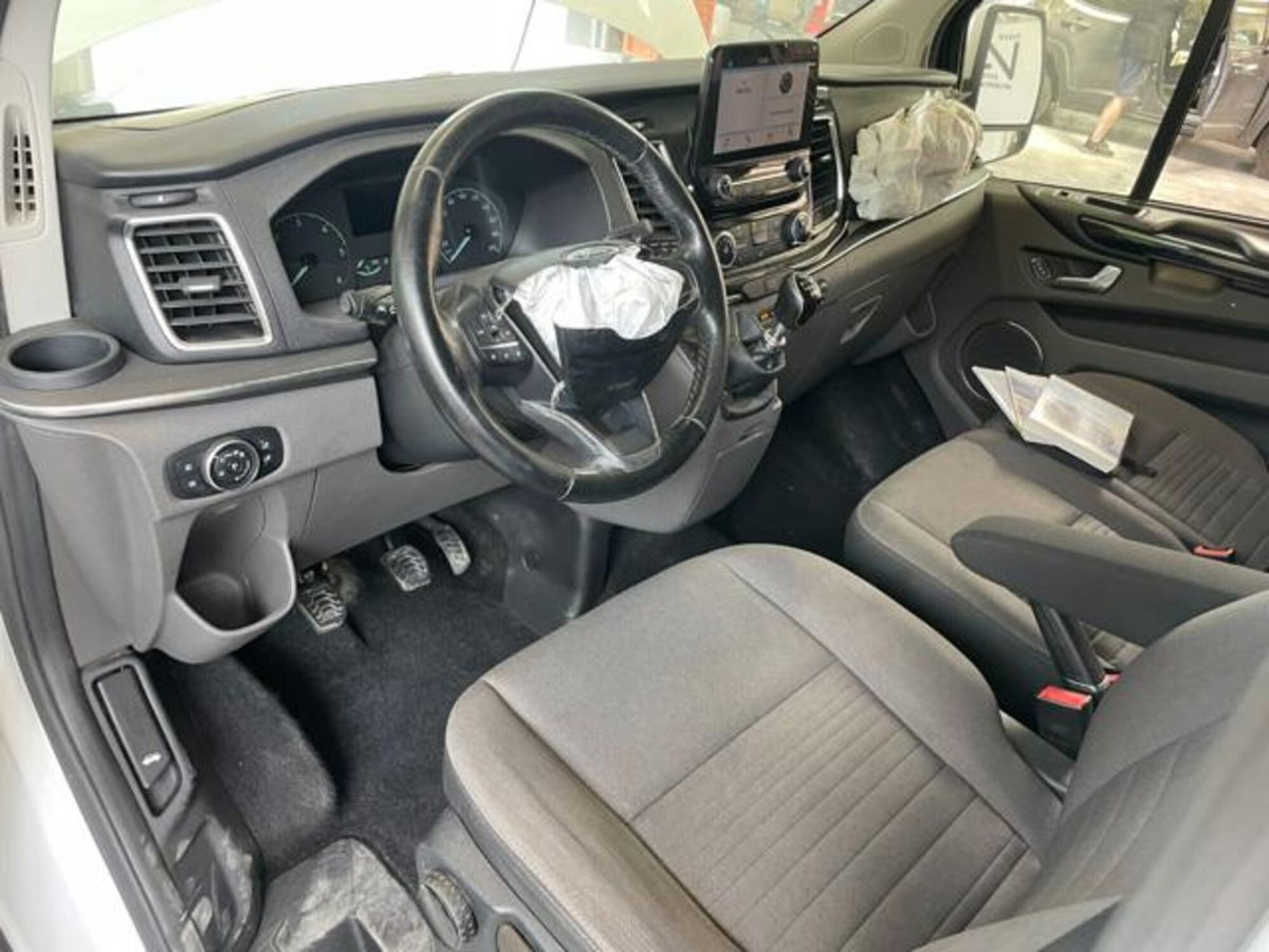 Ford Tourneo Custom 320 2.0 TDCi 130CV MHEV PL Titanium (13)