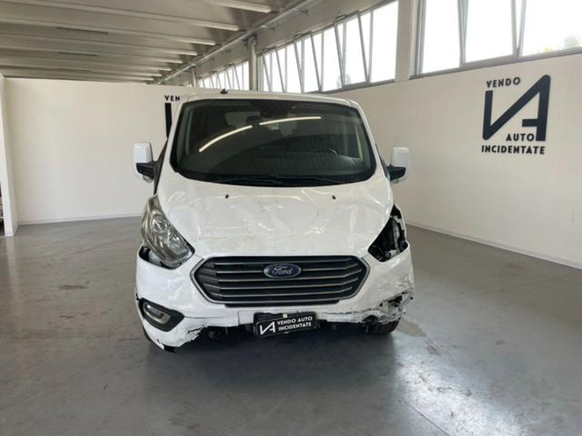 Ford Tourneo Custom 320 2.0 TDCi 130CV MHEV PL Titanium (2)