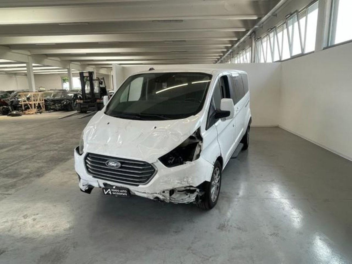 Ford Tourneo Custom 320 2.0 TDCi 130CV MHEV PL Titanium (3)
