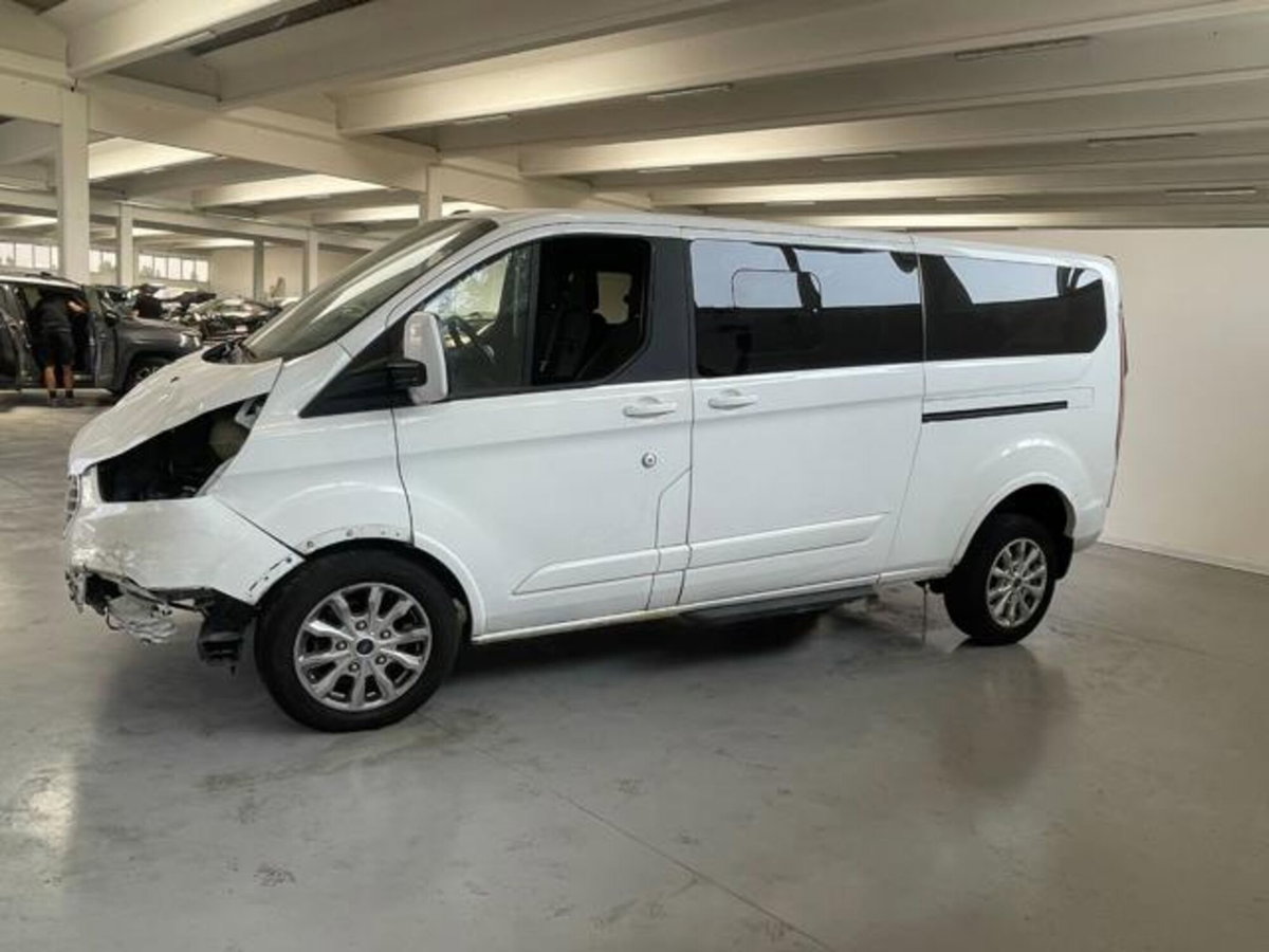 Ford Tourneo Custom 320 2.0 TDCi 130CV MHEV PL Titanium (4)