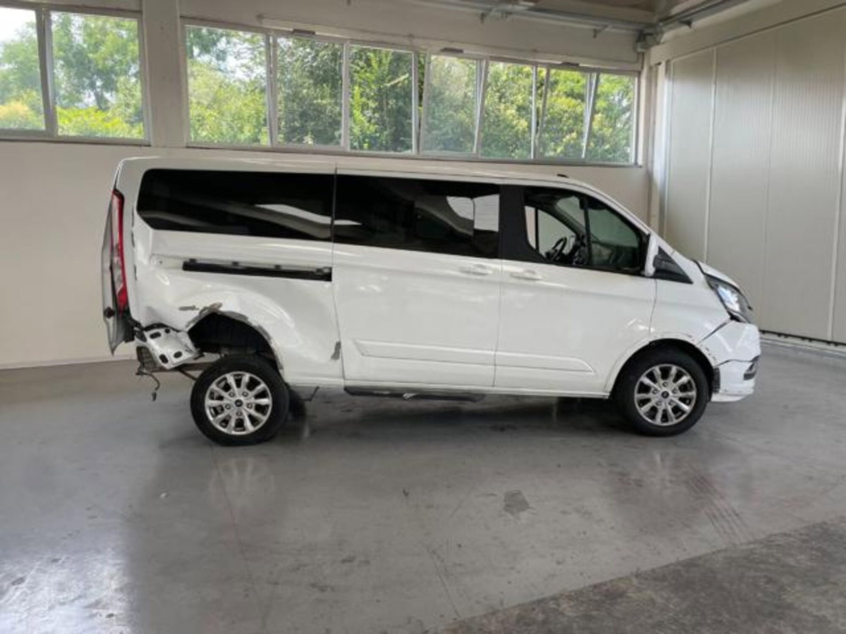 Ford Tourneo Custom 320 2.0 TDCi 130CV MHEV PL Titanium (8)