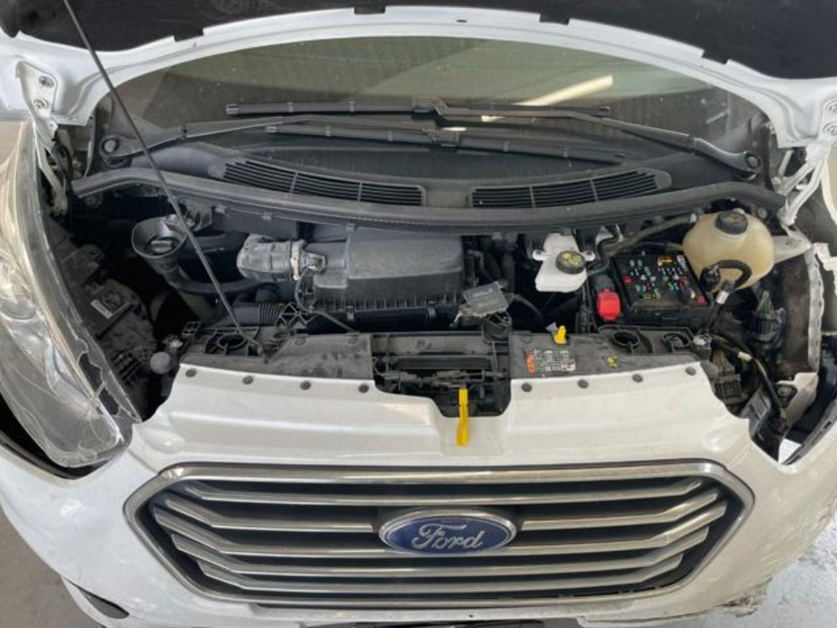 Ford Tourneo Custom 320 2.0 TDCi 130CV MHEV PL Titanium (9)