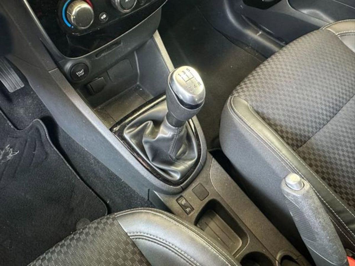Renault Clio TCe 12V 90 CV GPL 5 porte Moschino Zen (18)