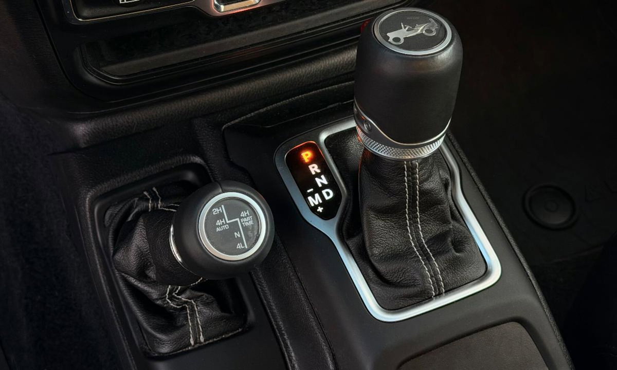 Jeep Wrangler Unlimited 2.2 Mjt II Sahara (13)