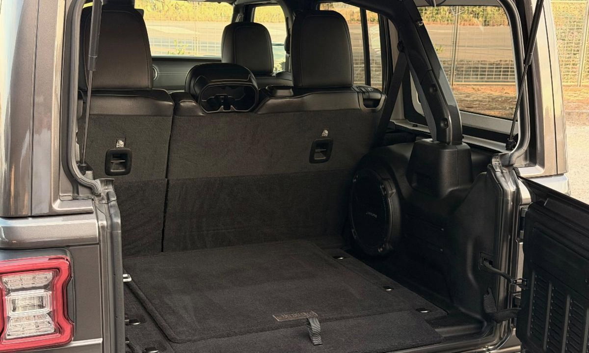 Jeep Wrangler Unlimited 2.2 Mjt II Sahara (17)