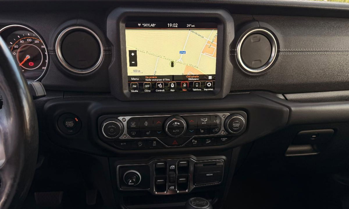 Jeep Wrangler Unlimited 2.2 Mjt II Sahara (9)