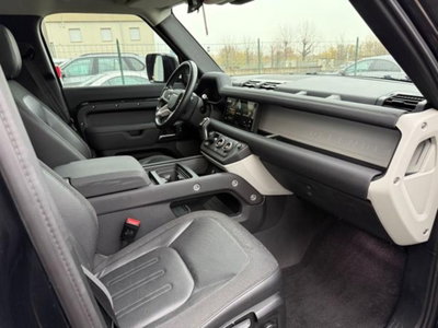 Land Rover Defender 110 3.0D I6 200 CV AWD Auto S (10)