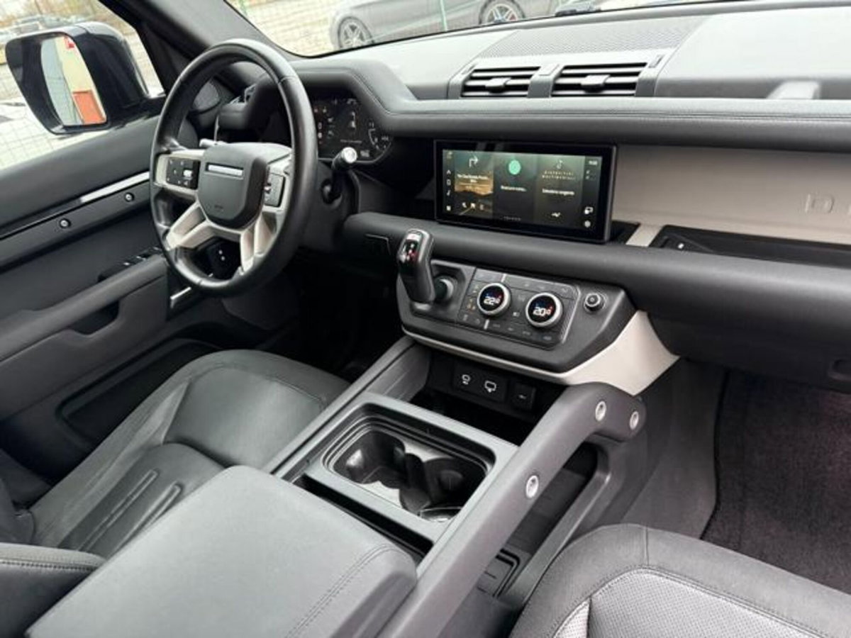 Land Rover Defender 110 3.0D I6 200 CV AWD Auto S (12)