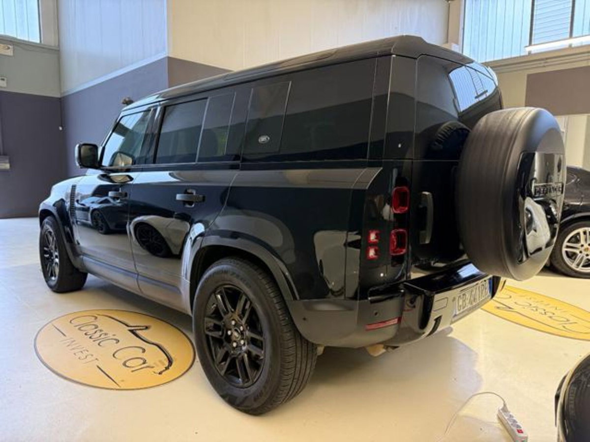Land Rover Defender 110 3.0D I6 200 CV AWD Auto S (6)