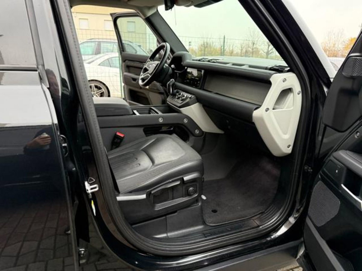 Land Rover Defender 110 3.0D I6 200 CV AWD Auto S (9)