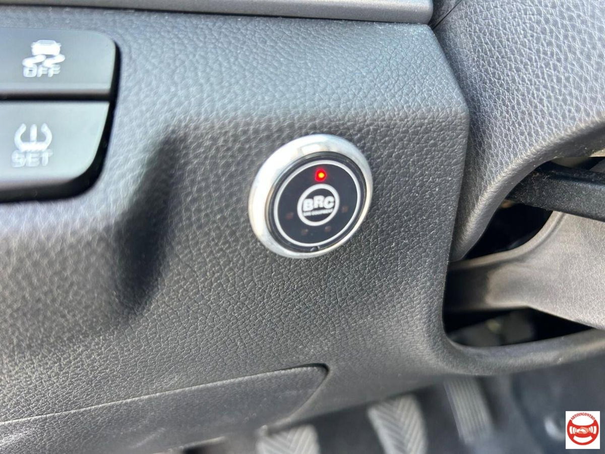 Kia Stonic 1.2 mpi Style gpl 82cv (13)