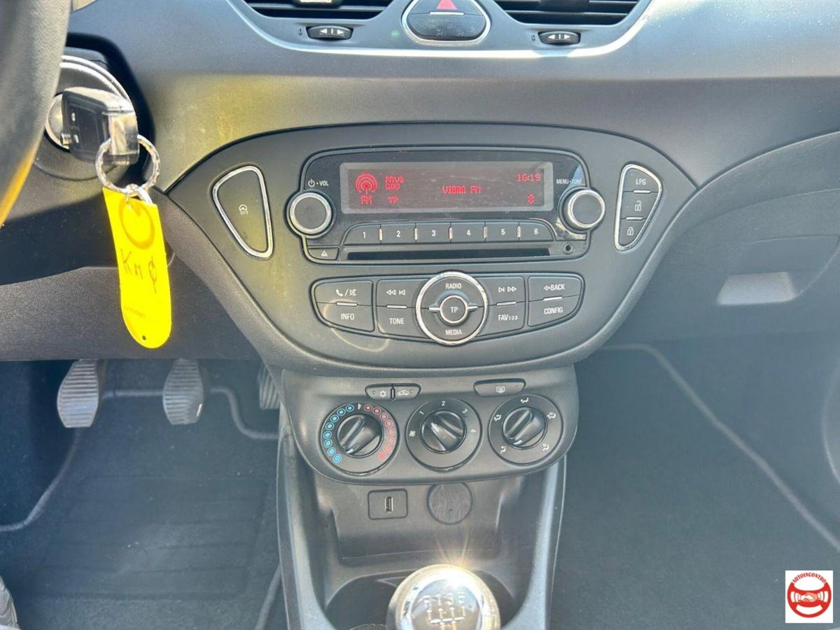 Opel Corsa 1.4 90CV GPL Tech 5 porte n-Joy (13)