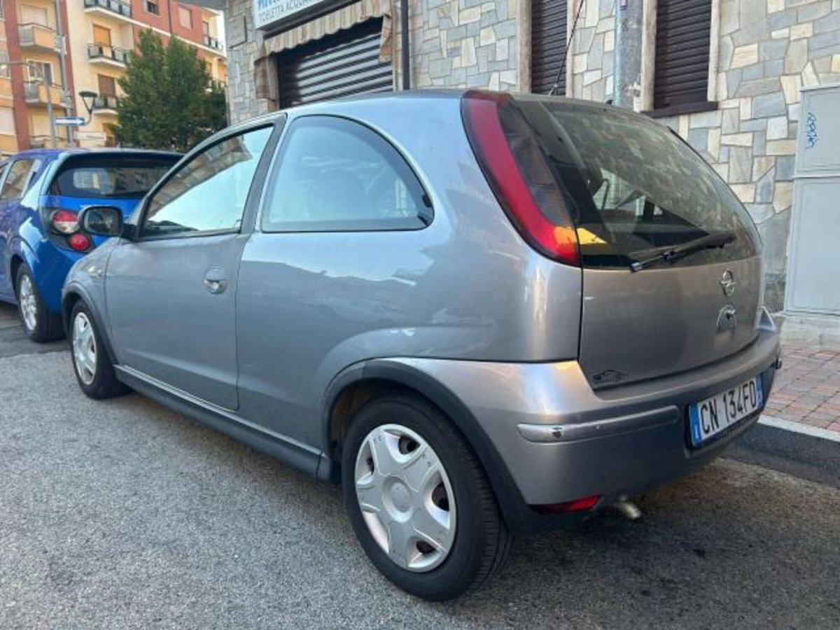 Opel Corsa 1.0 12V 3 porte Club (4)
