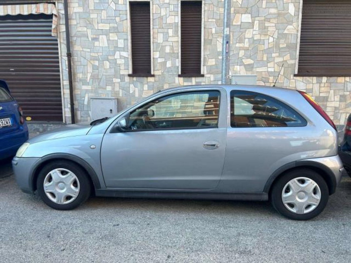 Opel Corsa 1.0 12V 3 porte Club (7)