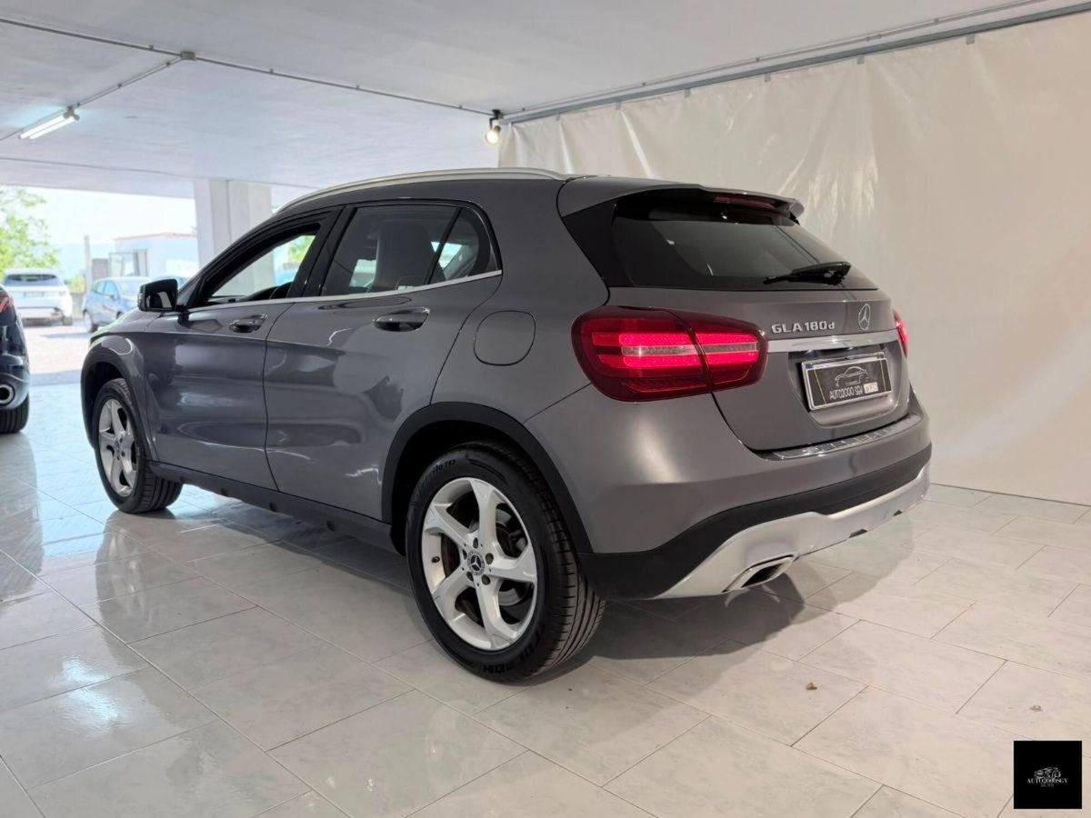 Mercedes-Benz GLA SUV 180 d Premium (14)