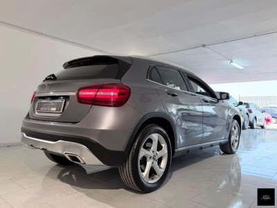 Mercedes-Benz GLA SUV 180 d Premium (16)