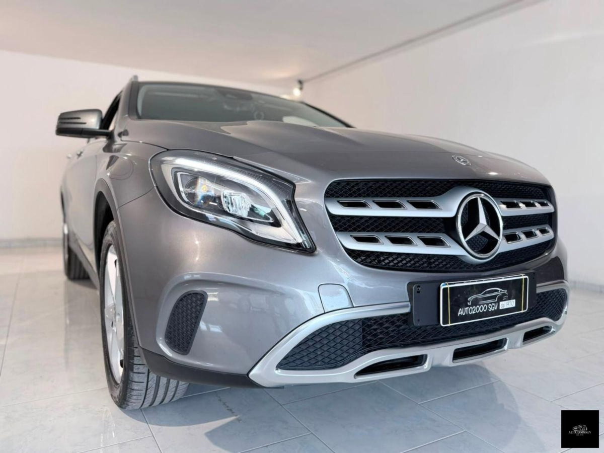 Mercedes-Benz GLA SUV 180 d Premium (3)